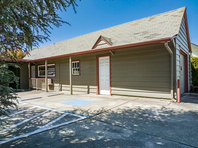 882 NE 7th St, Grants Pass, OR 97526 - photo 7