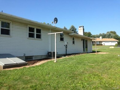 1270 Shadow Oaks Ln, Slatington, PA 18080 - photo 2