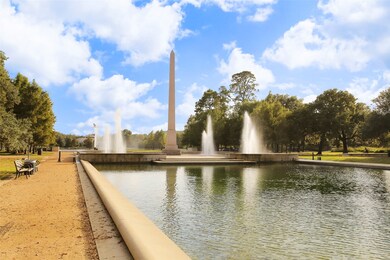 The nearby Hermann Park Conservancy is 445 acres o