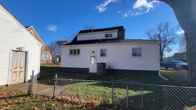 112 N Lincoln Ave, Three Rivers, MI 49093 - photo 3