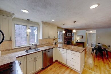 17 Oak Manor Dr, Barrington, RI 02806 - photo 3
