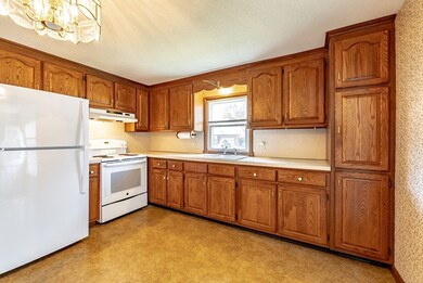 38 Calvin Cir, West Springfield, MA 01089 - photo 4