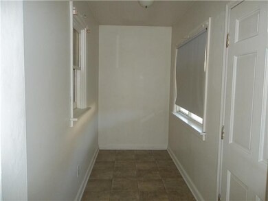 Entry/Foyer.