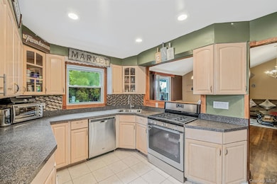 197 E 2nd St, Deer Park, NY 11729 - photo 6