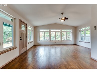 Living Room/Entrance