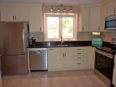 50 Laurel Ct unit U303, Nashua, NH 03062 - photo 4