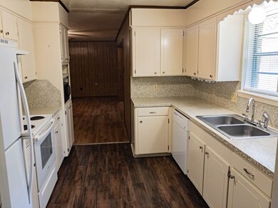 2914 Sullivan Dr, Nacogdoches, TX 75964 - photo 4