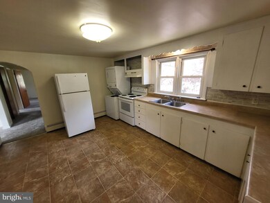 649 N Warren St unit 2ND FLOOR, Orwigsburg, PA 17961 - photo 2