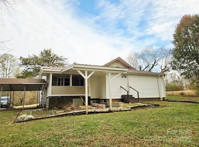 811 Sulphur Springs Rd, Hiddenite, NC 28636 - photo 2