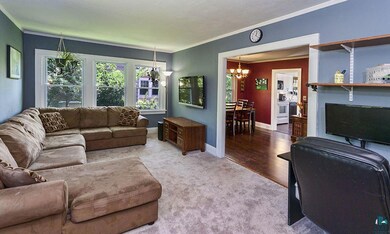 Big windows that let in oodles of natural light.