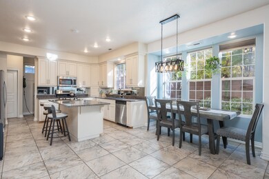 Dining to Kitchen