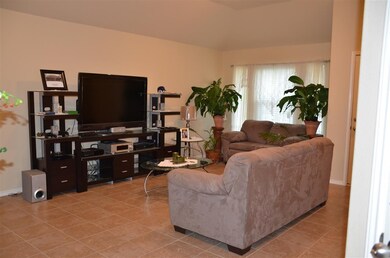 606 Crackle Grove Dr, Laredo, TX 78045 - photo 2