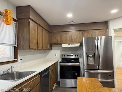 6124 Deering St, Garden City, MI 48135 - photo 7