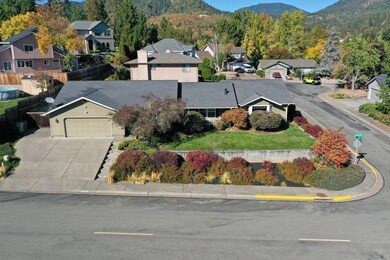 906 NW Regent Dr, Grants Pass, OR 97526 - photo 3