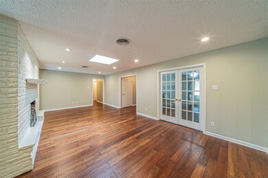 514 Lovell St, Grand Prairie, TX 75050 - photo 3