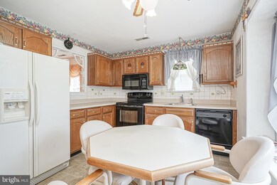 23 Pinecrest Dr, Woodbury, NJ 08096 - photo 4