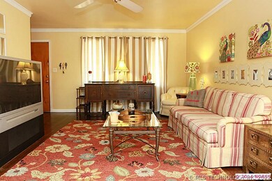 Large front window and great decorator colors