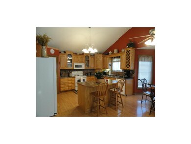 Stunning kitchen area with new ceramic backsplash,