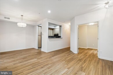 1330 Garden Wall Cir unit 402, Reston, VA 20194 - photo 6