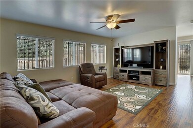 852 W Kemp Ct, Compton, CA 90220 - photo 6