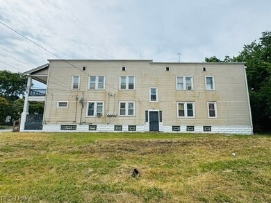 Side entrance for property is located here.