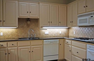 1116 Oak Garden Cir, Tyler, TX 75703 - photo 6