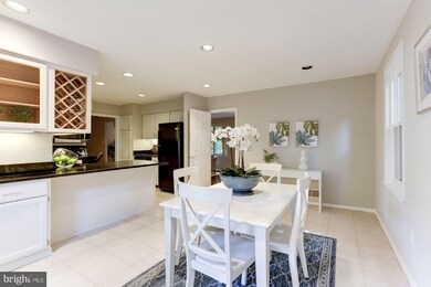 11307 Handlebar Rd, Reston, VA 20191 - photo 4