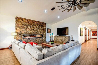 201 Marigold Ct, Granbury, TX 76049 - photo 7