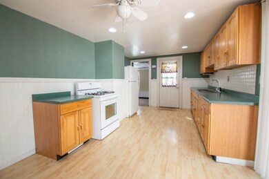 130 Harvey St, Springfield, MA 01119 - photo 3