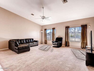 Virtual tour-MLS_Size-005-11-Living Room