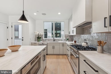 964 N 6th St, Philadelphia, PA 19123 - photo 6