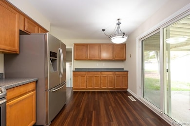 29046 Lyndon St, Livonia, MI 48154 - photo 6