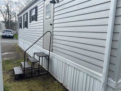 711 Forest Park Mobile Homes Ave, Middletown, RI 02842 - photo 4