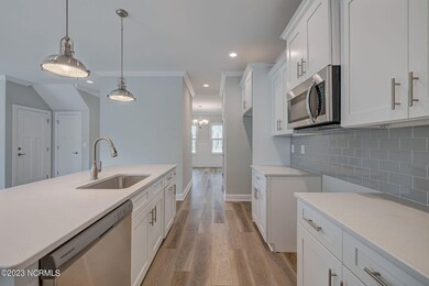 805 E Fremont St, Burgaw, NC 28425 - photo 2