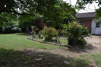 309 Eleanor St, Houston, TX 77009 - photo 7