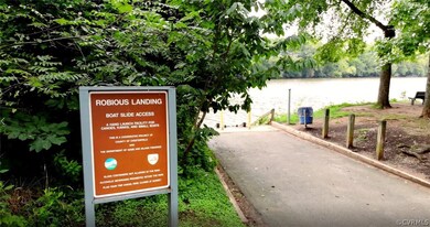 Walk to Robious Landing Park, the river and boat l