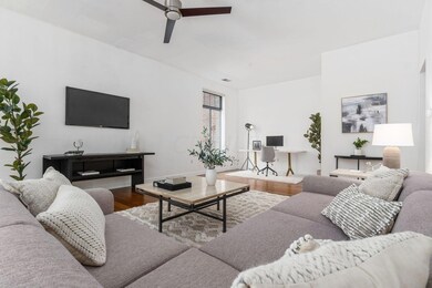 058_Burnham Sq Unit 256 - 032