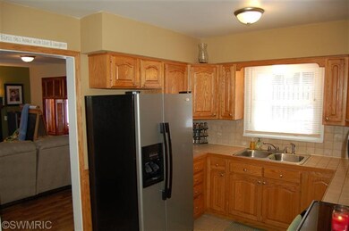 1818 Diamond Ave NE, Grand Rapids, MI 49505 - photo 4