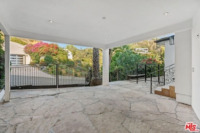 9572 Stuart Ln, Beverly Hills, CA 90210 - photo 3