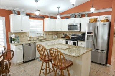 Kitchen w/Updated Granite (2017) & SS Appliances (