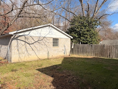 1400 Woodlawn St, Clifton Forge, VA 24422 - photo 4