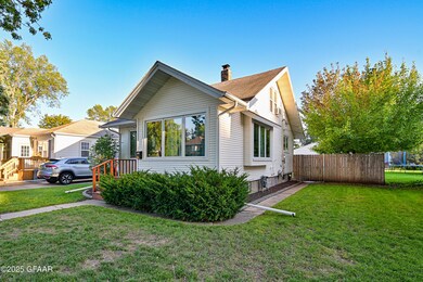 1409 2nd Ave N, Grand Forks, ND 58203 - photo 2