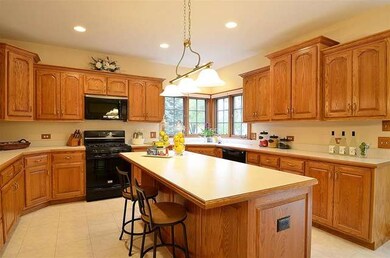 949 Hodge Ln, Batavia, IL 60510 - photo 7