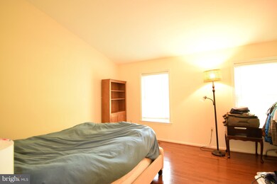 9590 Lindenbrook St, Fairfax, VA 22031 - photo 5