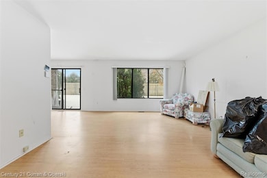 20207 Evergreen Meadows Rd, Southfield, MI 48076 - photo 4