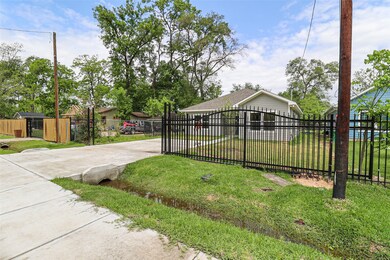 5817 Gaston St unit A, Houston, TX 77016 - photo 3