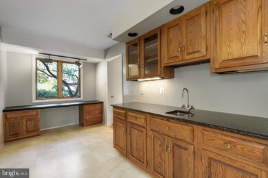 8903 Footstep Ct, Annandale, VA 22003 - photo 7