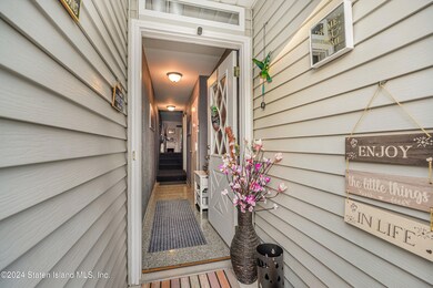 185 Lorraine Loop, Staten Island, NY 10309 - photo 2