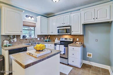 10-563 Oak Park Cir