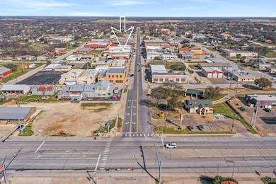 207 Clay St, Nocona, TX 76255 - photo 3